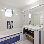 Ongizatea Au Calme Avec Piscine Et Vue Montagne Bed and Breakfast *