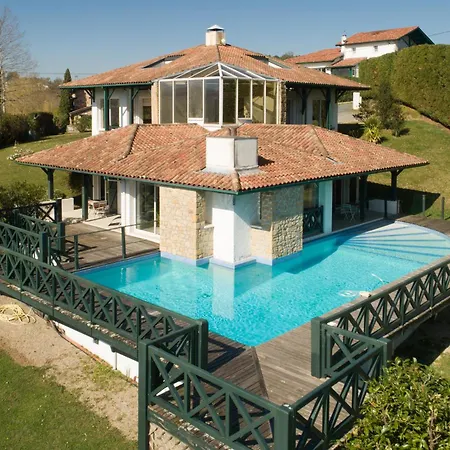 Ongizatea Au Calme Avec Piscine Et Vue Montagne * Urrugne