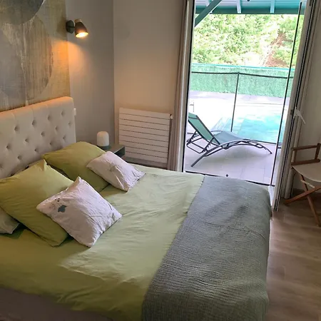 Ongizatea Au Calme Avec Piscine Et Vue Montagne Bed and Breakfast