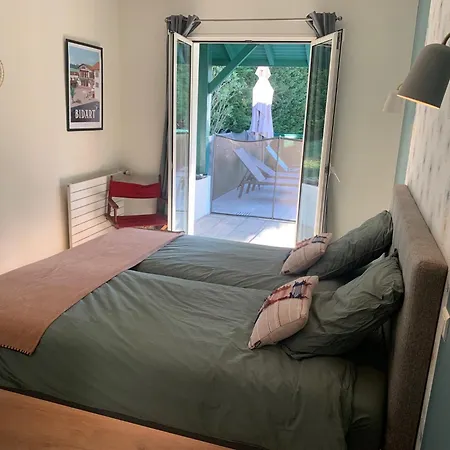 Bed and Breakfast Ongizatea Au Calme Avec Piscine Et Vue Montagne